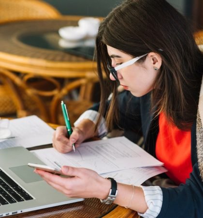 businesswoman-using-laptop-coffee-shop_23-2148002144